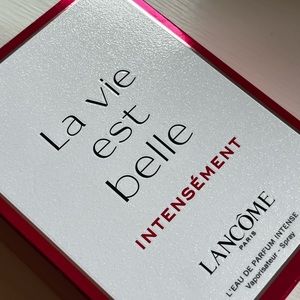 La Vie Est Belle Intensément.